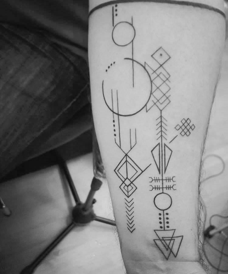 Geometric-Tattoo-Unterarm-Zeichen-Kreise